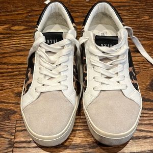 Steve Madden sneaker